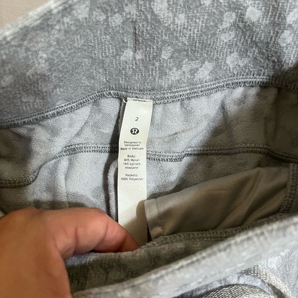Lululemon Athletica Gray Patterned Joggers - Picture 2 of 3